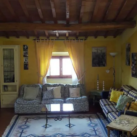 Apartment In Montespertoli